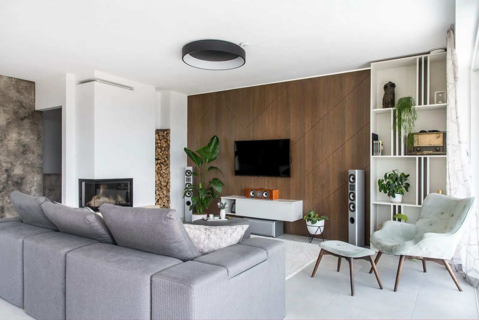 Sunny Budaörs home living room with fireplace