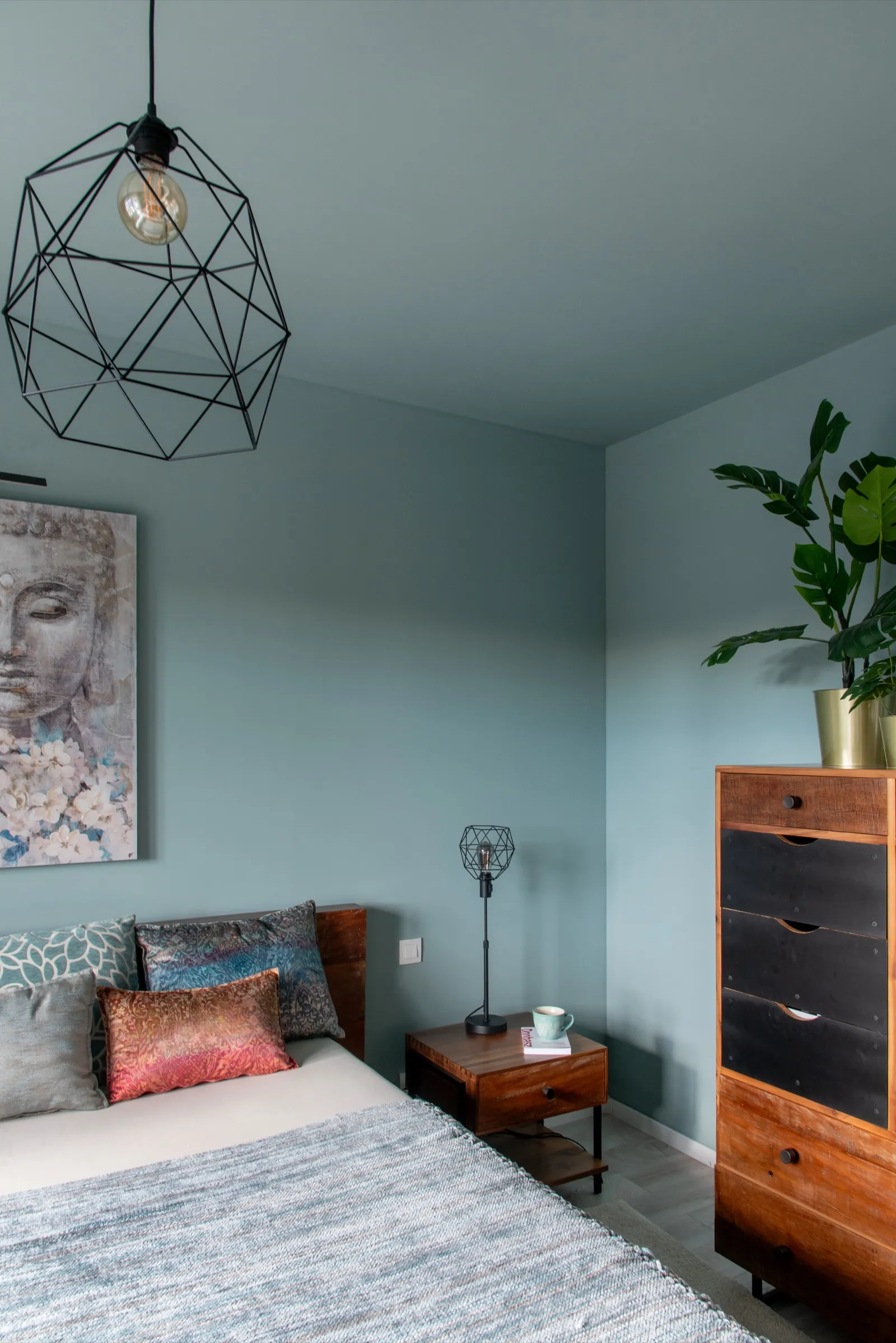 Ring-shaped light fixture