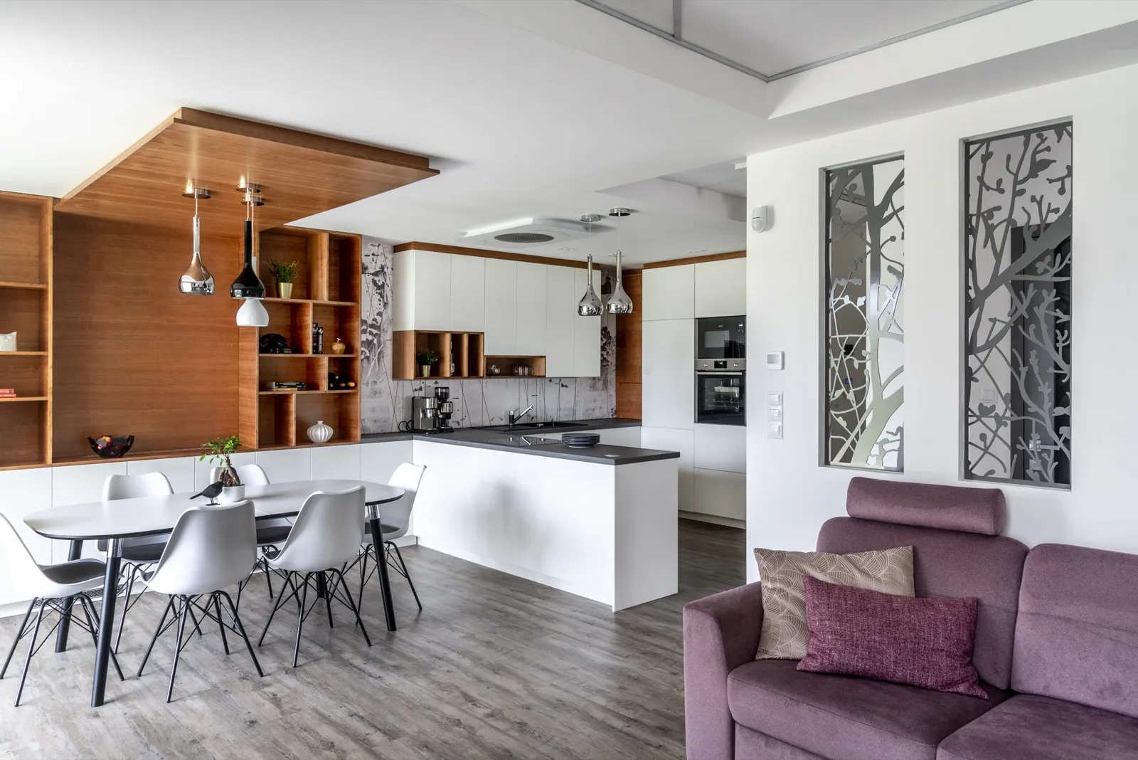 Bedroom with turquoise palm wallpaper