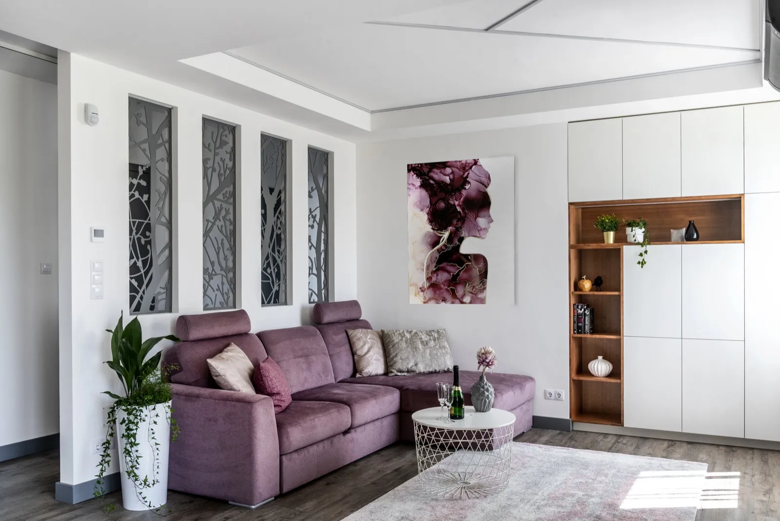 Rounded vanity cabinet with washing machine