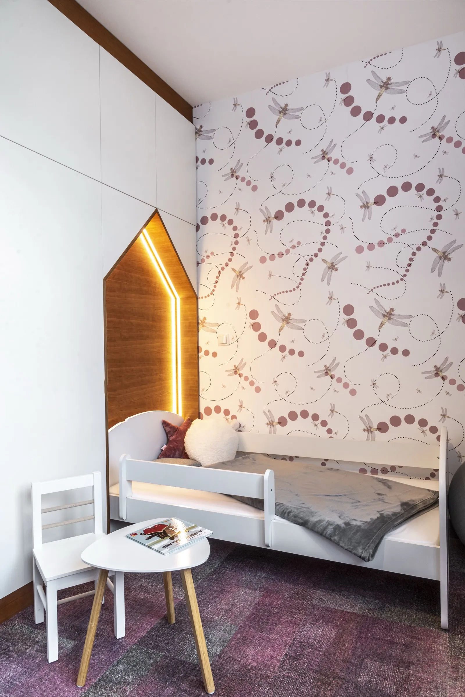 Vinyl flooring running through the apartment