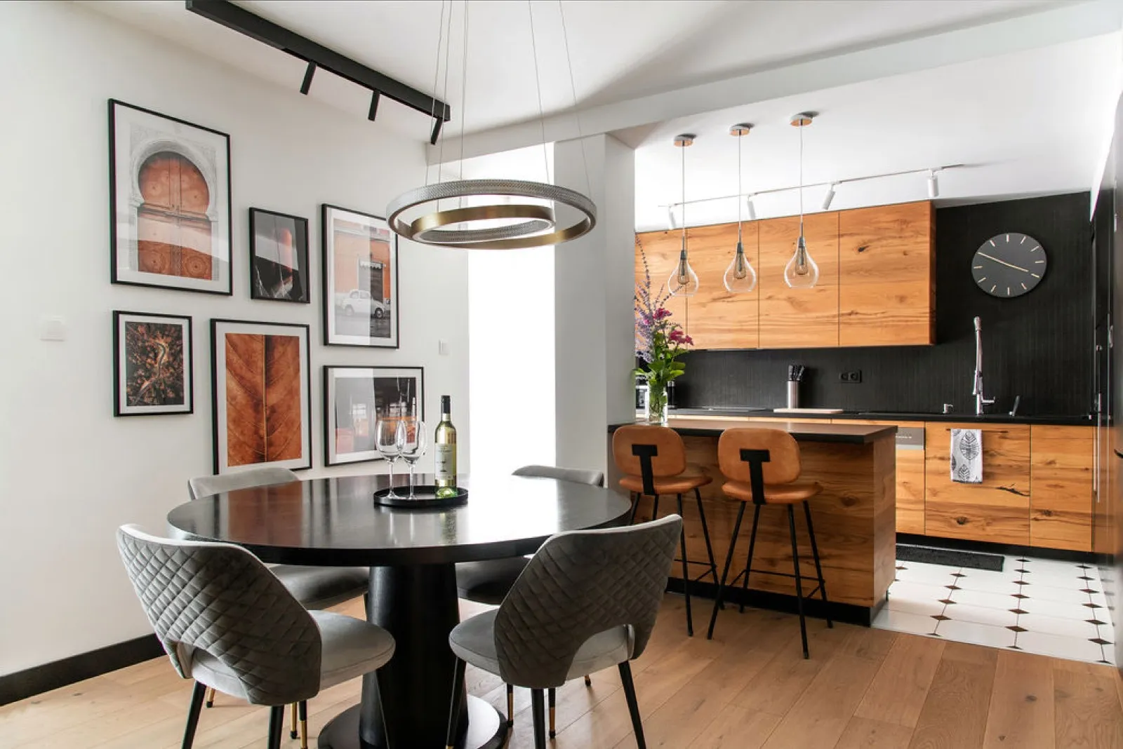 Bathroom with royal blue accents