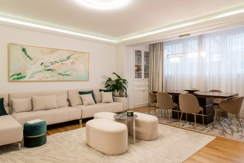 A Queen's Home on Royalty Road