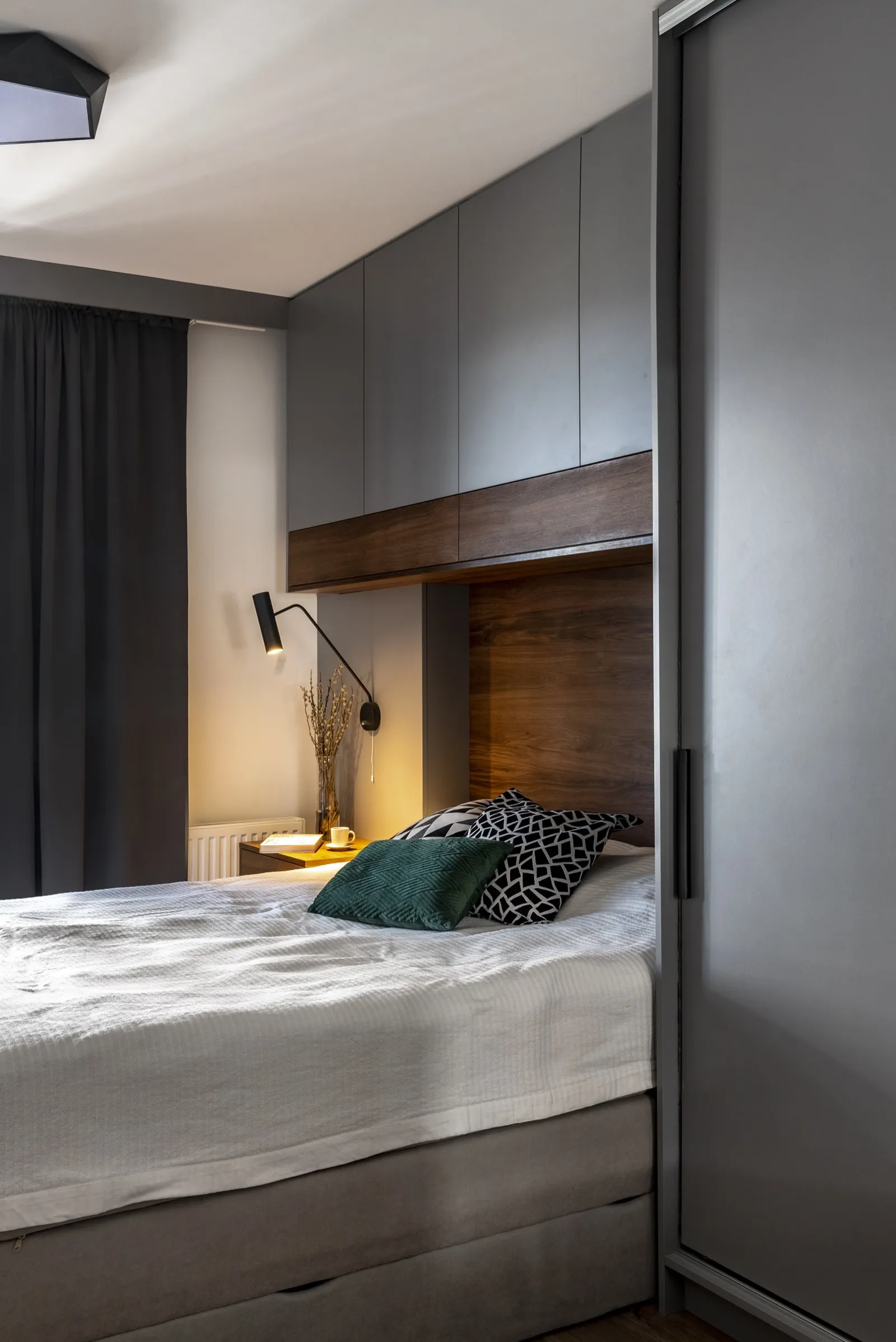 Kitchen island with floating bar shelves