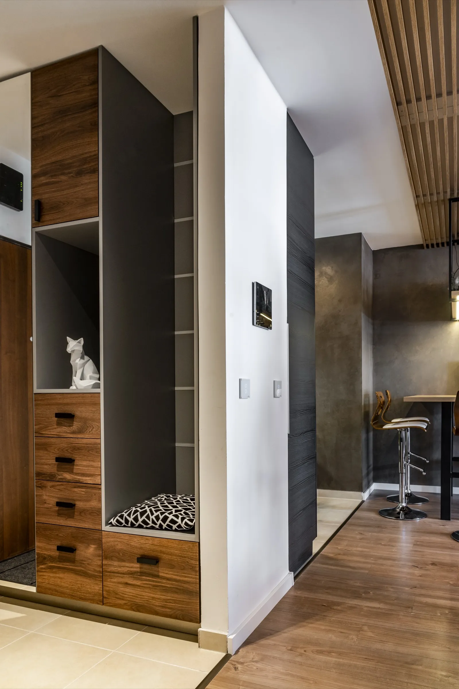 Microcement kitchen backsplash