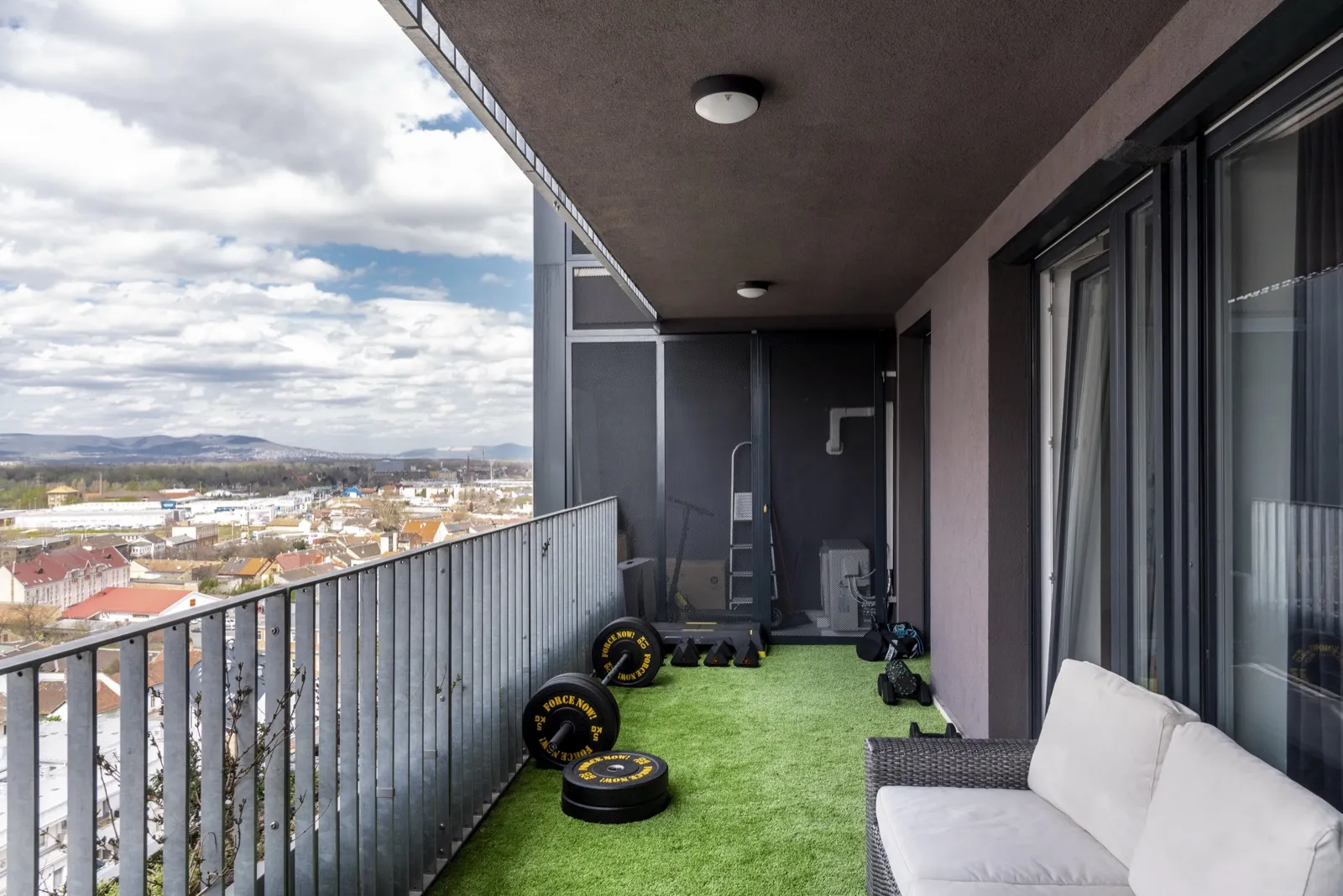 Bathroom in raw microcement