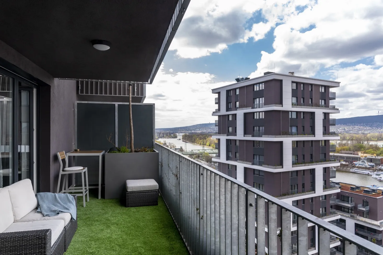 Terrace with Danube view and artificial grass