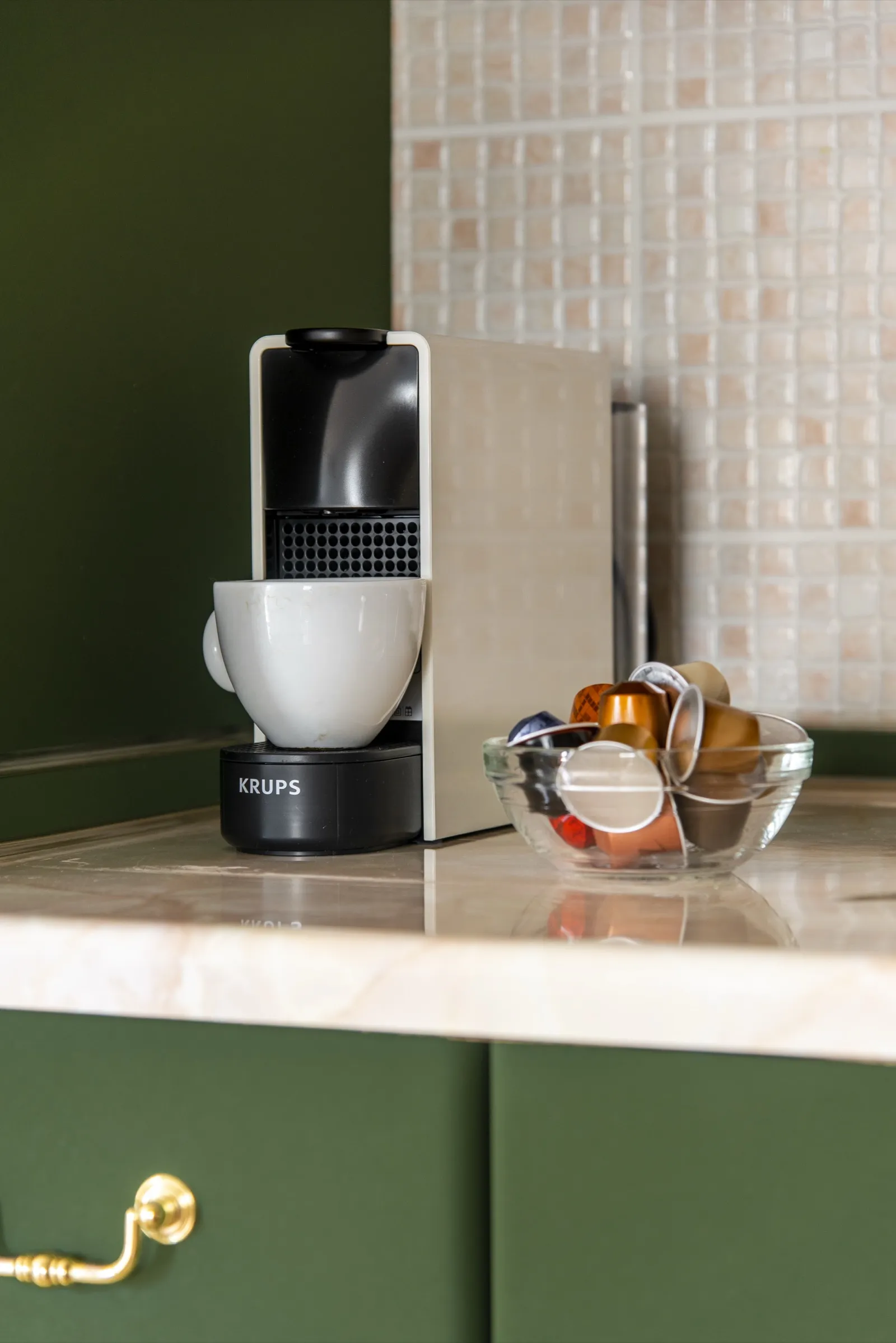 Second bedroom with yellow chest