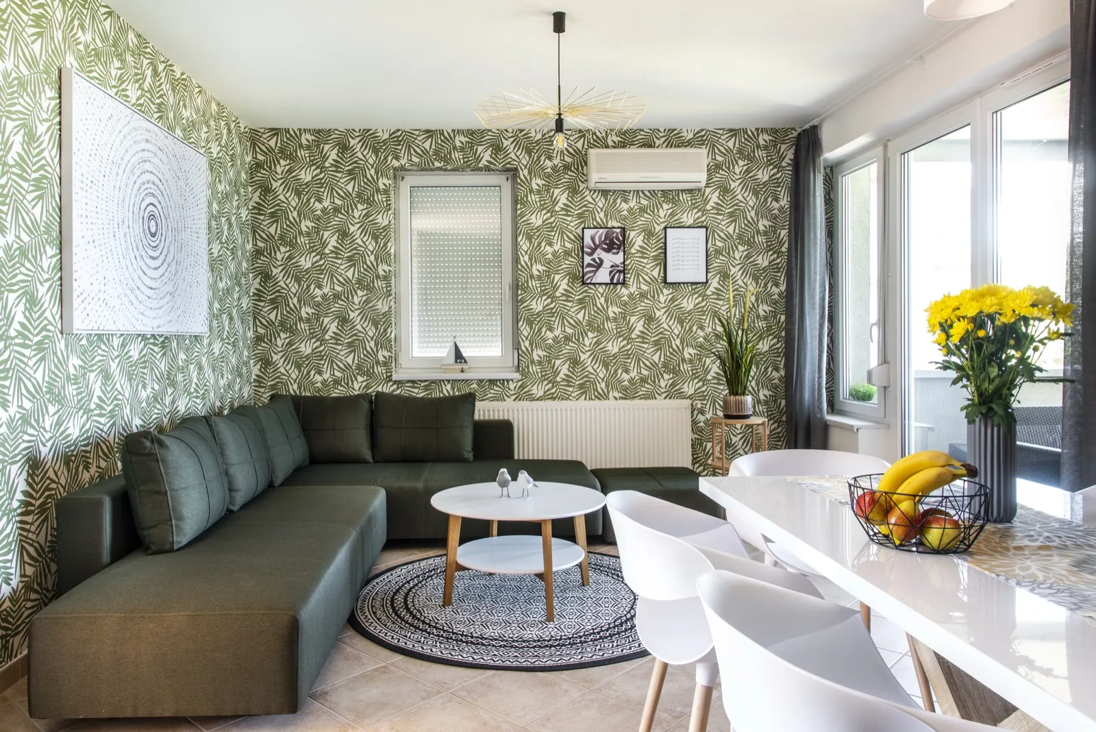 Bedroom wallpaper with mustard tones