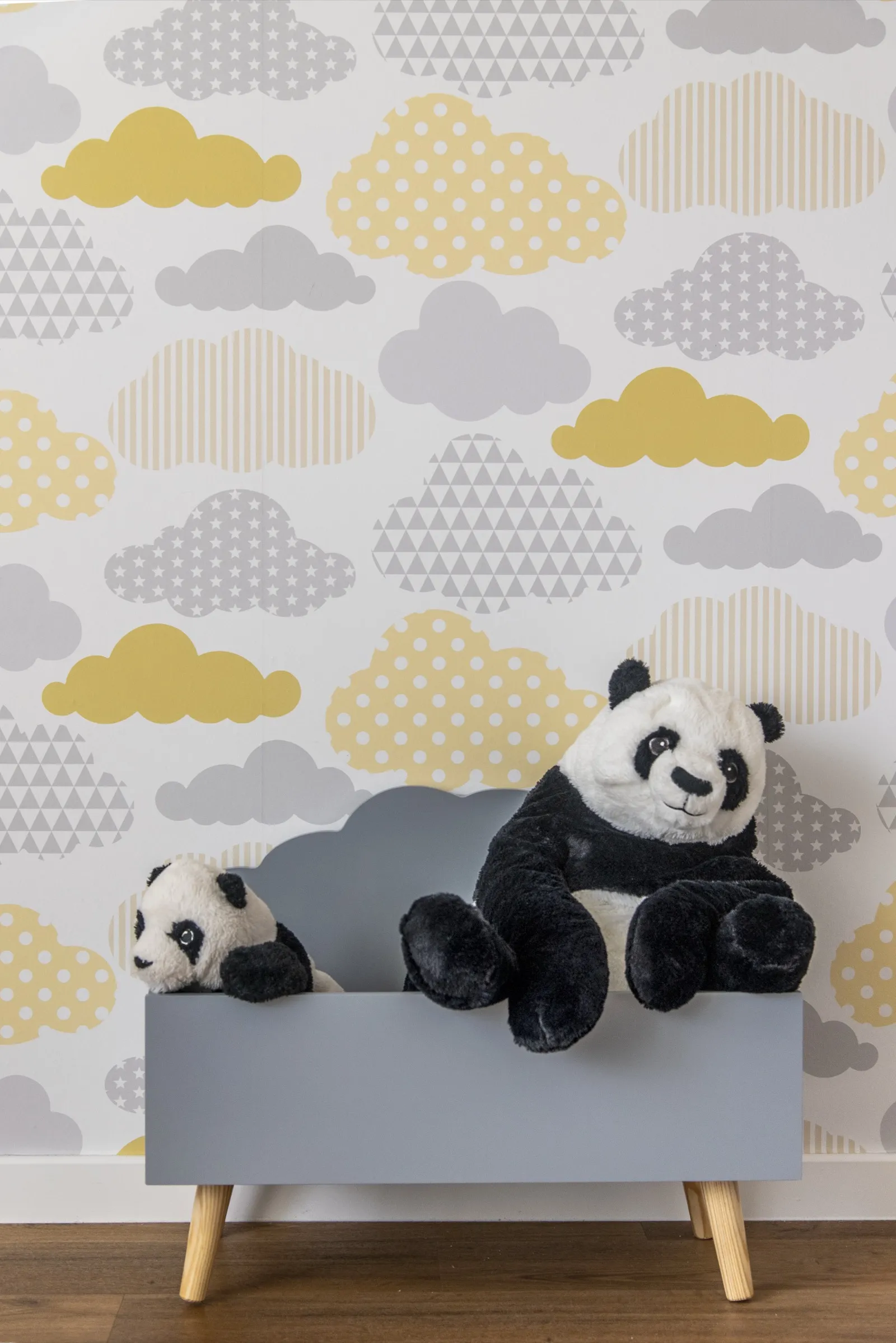 Pink cushions and curtain details