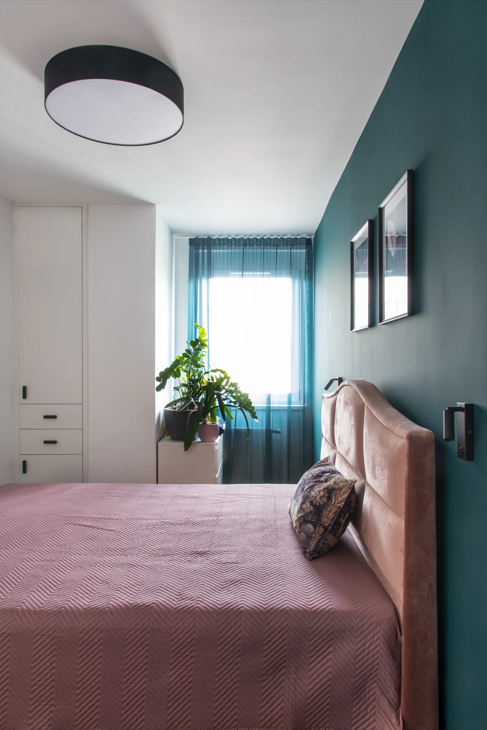 Play table with panda bear guardian