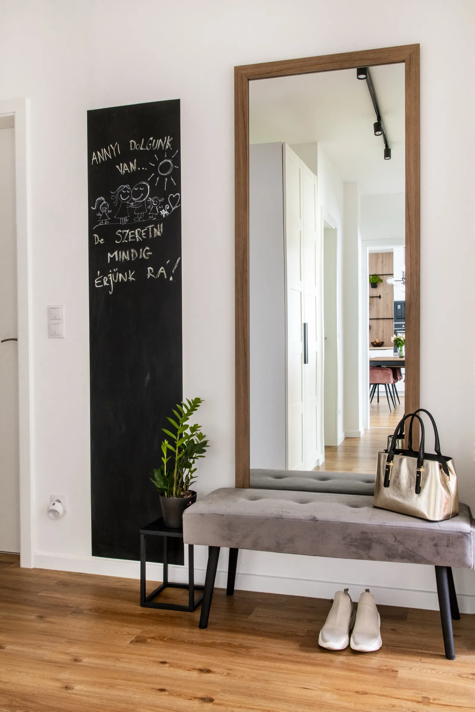 Full living room panorama
